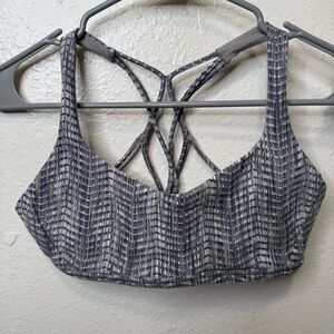 Lululemon Free to Be Zen Sports Bra in Geometric Design Size 6 Athletic Yoga Gym